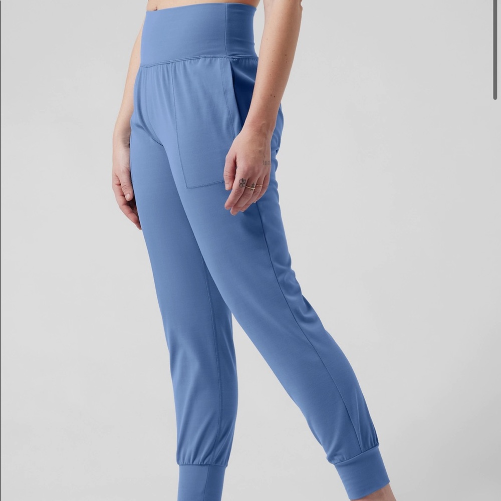 Athleta Salutation Joggers Size XS NWT